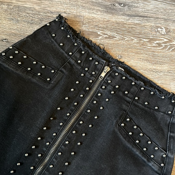Fashion Nova Vintage Wash Black Studded Denim Mini Skirt Size Small Like New - Picture 2 of 5